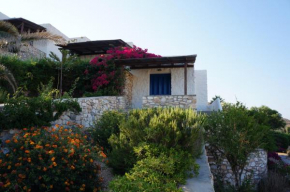 2-bedroom stone house, pool, 10min walk to beach